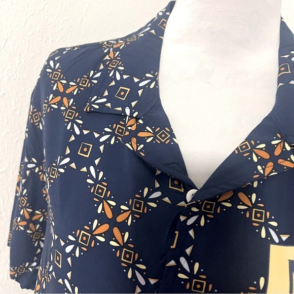 Modelo Beer Men’s Button Up Small Short Sleeve Shirt Graphic Print Casual NWT - Picture 2 of 7